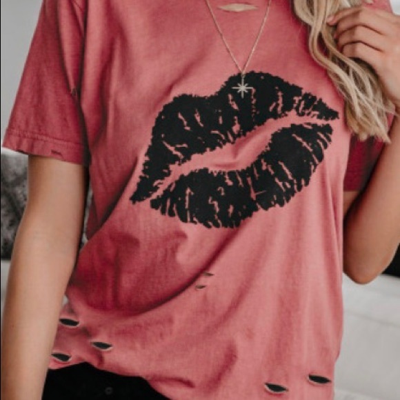 Kiss The Lips Distressed Tee - Picture 2 of 6